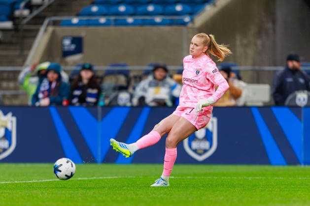 May 15, 2026, Seattle, Washington, USA: Seattle Reign FC Goalkeeper CLAUDIA DICKEY (1) in action during a NWSL 2026 regular season game between Seattle Reign FC and NY Gotham FC at Lumen Field in Seattle on May 15, 2026. Gotham FC won 2:0. 2026 Soccer: NWSL Seattle Reign 0:2 NY Gotham  - ZUMAw150 20260515_zsp_w150_016 Copyright: xJasonxWangx