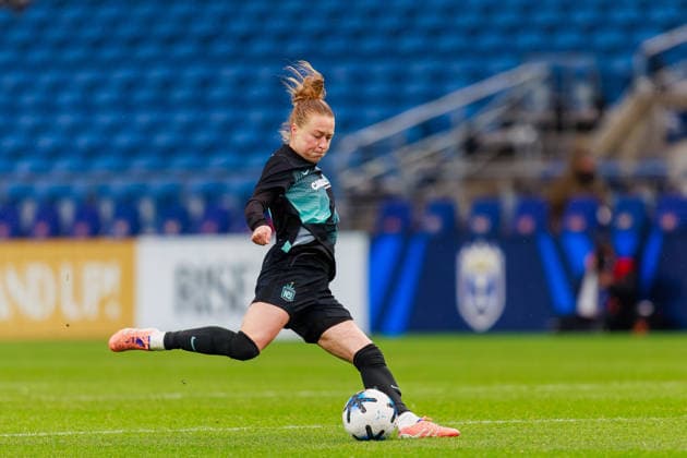 May 15, 2026, Seattle, Washington, USA: NY Gotham FC Defender EMILY SONNETT ( 6) in action during a NWSL 2026 regular season game between Seattle Reign FC and NY Gotham FC at Lumen Field in Seattle on May 15, 2026. Gotham FC won 2:0. 2026 Soccer: NWSL Seattle Reign 0:2 NY Gotham  - ZUMAw150 20260515_zsp_w150_023 Copyright: xJasonxWangx