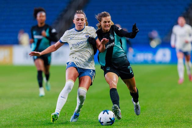 May 15, 2026, Seattle, Washington, USA: Seattle Reign FC Defender EMILY MASON (14) and NY Gotham FC Forward KATIE LAMPSON ( 28) in action during a NWSL 2026 regular season game between Seattle Reign FC and NY Gotham FC at Lumen Field in Seattle on May 15, 2026. Gotham FC won 2:0. Seattle USA - ZUMAw150 20260515_zsp_w150_032 Copyright: xJasonxWangx