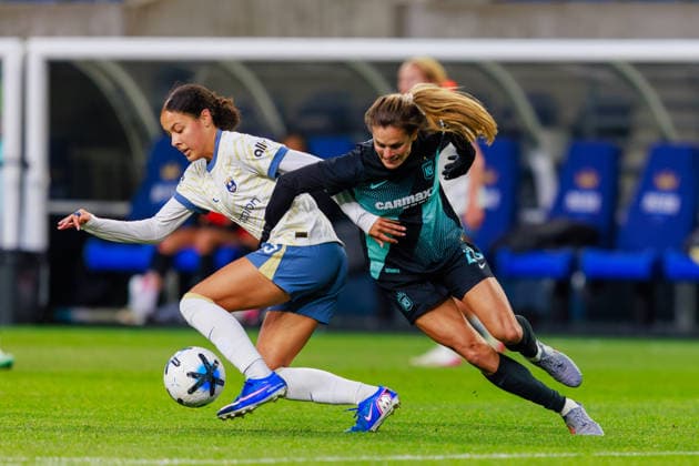 May 15, 2026, Seattle, Washington, USA: NY Gotham FC Forward KATIE LAMPSON ( 28) and Seattle Reign FC Defender JORDYN BUGG (23) in action during a NWSL 2026 regular season game between Seattle Reign FC and NY Gotham FC at Lumen Field in Seattle on May 15, 2026. Gotham FC won 2:0. Seattle USA - ZUMAw150 20260515_zsp_w150_037 Copyright: xJasonxWangx