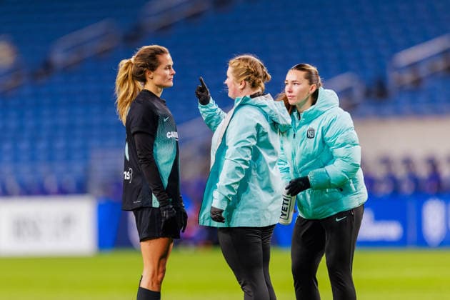 May 15, 2026, Seattle, Washington, USA: NY Gotham FC Forward KATIE LAMPSON ( 28) gets medical check after a header collusion during a NWSL 2026 regular season game between Seattle Reign FC and NY Gotham FC at Lumen Field in Seattle on May 15, 2026. Gotham FC won 2:0. Seattle USA - ZUMAw150 20260515_zsp_w150_038 Copyright: xJasonxWangx