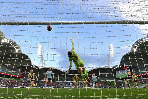 ALEAGUE WOMENS GRAND FINAL, Victoria Esson of the Phoenix attempts to save a goal from Holly McNamara of Melbourne City during the A-League Women Grand Final match between Melbourne City and Wellington Phoenix at in Melbourne, Saturday, May 16, 2026. ( NO ARCHIVING, EDITORIAL USE ONLY MELBOURNE VICTORIA AUSTRALIA  Copyright: xJOELxCARRETTx 20260516195668004397
