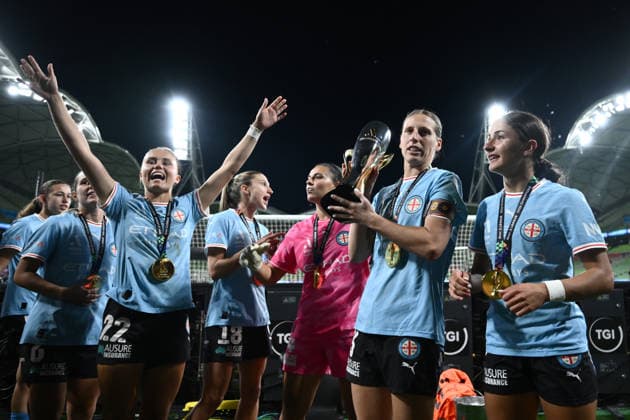 ALEAGUE WOMENS GRAND FINAL, Rebekah Stott of Melbourne City holds the trophy as Melbourne City players celebrate winning the A-League Women Grand Final match between Melbourne City and Wellington Phoenix at in Melbourne, Saturday, May 16, 2026. ( NO ARCHIVING, EDITORIAL USE ONLY MELBOURNE VICTORIA AUSTRALIA  Copyright: xJOELxCARRETTx 20260516138652628766