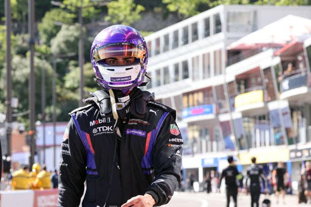 Pascal Wehrlein GER Porsche with helmet on runs through the pit lane, FIA Formula E World Championship Season 12, Monaco E Prix, MonteCarlo, MC, 16 05 2026,