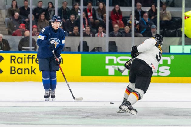 xxkeikkaxx 20260515 Swiss Life Arena, Zurich, Switzerland. IIHF Ice hockey, Eishockey World Championships match Finland vs Germany Leon Gawancke (9) of Team Germany Anton Lundell (15) of Team Finland Photo by Pasi Suokko All Over Press  1.06181895