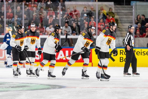 xxkeikkaxx 20260515 Swiss Life Arena, Zurich, Switzerland. IIHF Ice hockey, Eishockey World Championships match Finland vs Germany Stefan Loibl (15) of Team Germany Samuel Dove-McFalls (75) of Team Germany Daniel Fischbuch (71) of Team Germany Leon Hüttl (25) of Team Germany Leon Gawancke (9) of Team Germany Celebrating 2-1 narrowing goal Photo by Pasi Suokko All Over Press  1.06181898