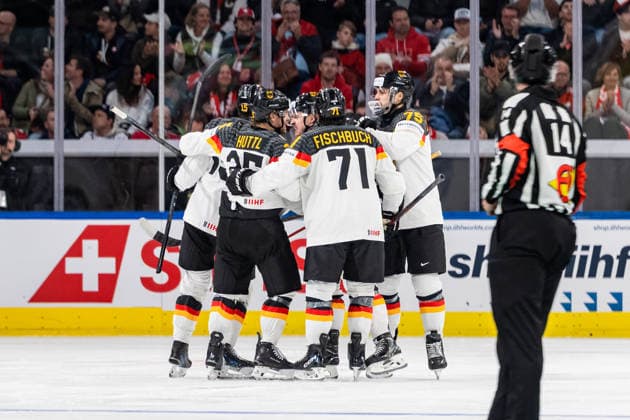 xxkeikkaxx 20260515 Swiss Life Arena, Zurich, Switzerland. IIHF Ice hockey, Eishockey World Championships match Finland vs Germany Stefan Loibl (15) of Team Germany Samuel Dove-McFalls (75) of Team Germany Daniel Fischbuch (71) of Team Germany Leon Hüttl (25) of Team Germany Leon Gawancke (9) of Team Germany Celebrating 2-1 narrowing goal Photo by Pasi Suokko All Over Press  1.06181902