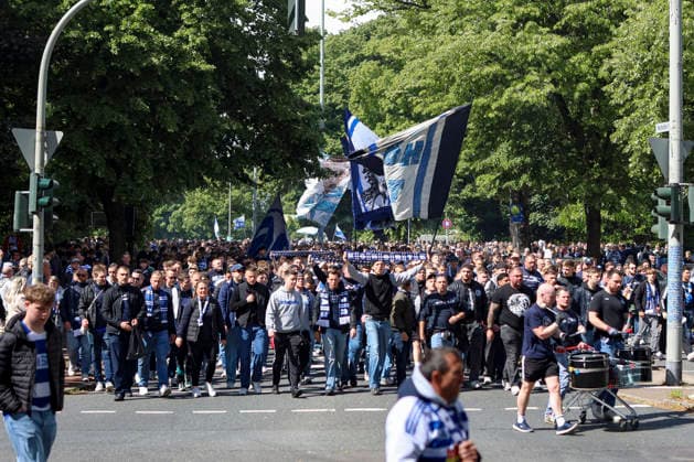 16 05 2026, GER, Football, Men, 3 Liga, Season 2025 2026, MSV Duisburg Viktoria Köln the fan march of MSV Duisburg before the match Duisburg schauinsland reisen Arena Nordrhein Westfalen Germany Copyright: xAdrianxSchlüterx