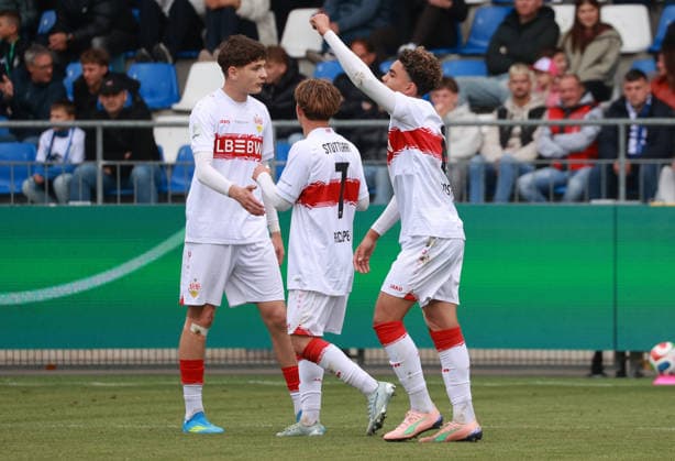 16 05 26 Final German Championship B Juniors U17 TSG 1899 Hoffenheim U17 VfB Stuttgart Germany, Sinsheim, 16 05 2026, Football, Season 2025 2026, U17 DFB Nachwuchsliga, Final German Championship B Juniors, U17 VfB Stuttgart U17 TSG 1899 Hoffenheim Malik Mosrati re 0 1 Goalscorer VFB cheers