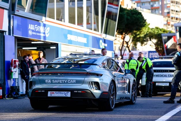 Safety car in the pit lane, ABB FIA Formula E World Championship, Monaco e Prix 2026, Monte Carlo, Season 12 2025 26, Round 9, 16 05 2026, ABB FIA Formula E World Championship, Monaco e Prix 2026, Monte Carlo, Season 12 2025 26, Round 9, 16 05 2026 Monte Carlo Copyright: xEibner-Pressefoto LauraxRoemerx EP_LRR