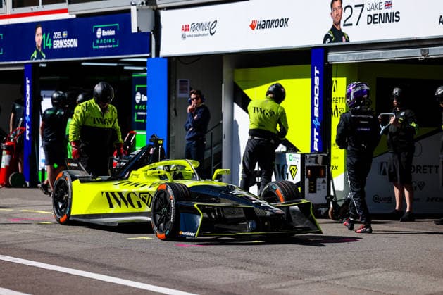 Pascal Wehrlein Porsche Formula E Team, 94 passes Jake Dennis Andretti Formula E, 27 after second free practice Free Practice 2, ABB FIA Formula E World Championship, Monaco e Prix 2026, Monte Carlo, season 12 2025 26, lap 9, 16 05 2026, ABB FIA Formula E World Championship, Monaco e Prix 2026, Monte Carlo, season 12 2025 26, lap 9, 16 05 2026 Monte Carlo Copyright: xEibner-Pressefoto LauraxRoemerx EP_LRR