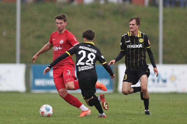 16 05 2026, Men, Soccer, Season 2025 2026, Regionalliga Bayern, Matchday 34 TSV Aubstadt SpVgg Bayreuth Tim Hüttl 3, TSV Aubstadt in duel with Fabian Dachsbacher 28, SpVgg Bayreuth and Levi Kraus 13, SpVgg Bayreuth Sulzfeld Schulstadion Aubstadt NGN Arena Bayern Germany