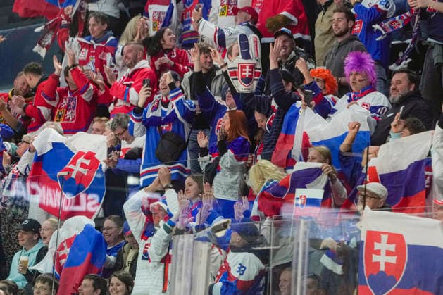 FRIBOURG, SWITZERLAND MAY 16 Slovakia fans celebrates the 1 0 during the 2026 IIHF Ice Hockey World Championship Switzerland game between Slovakia and Norway at BCF Arena on May 16, 2026 in Fribourg, Fribourg Fribourg BCF Arena Fribourg Switzerland Copyright: xJustPictures.ch JarixPestelaccix jp-en-EuSpIm-JP6_JAR_Slovakia_Norway_16May2026_00015