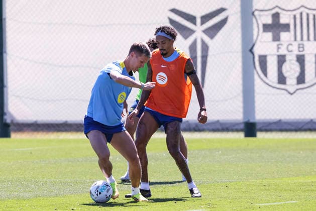 May 16, 2026, Sant Joan Despi, Barcelona, SPAIN: Dani Olmo and Raphinha during the training day of FC Barcelona, Barca ahead the Spanish League, Laliga EA Sports, football match against Real Betis at Ciudad Esportiva Joan Gamper on May 16, 2026 in Sant Joan Despi, Barcelona, Spain. FC Barcelona Training And press conference, PK, Pressekonferenz - LaLiga EA Sports  - ZUMAa181 20260516_zaa_a181_106 Copyright: xJavierxBorregox