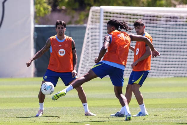 May 16, 2026, Sant Joan Despi, Barcelona, SPAIN: Joao Cancelo, Jules Kounde and Pedri during the training day of FC Barcelona, Barca ahead the Spanish League, Laliga EA Sports, football match against Real Betis at Ciudad Esportiva Joan Gamper on May 16, 2026 in Sant Joan Despi, Barcelona, Spain. FC Barcelona Training And press conference, PK, Pressekonferenz - LaLiga EA Sports  - ZUMAa181 20260516_zaa_a181_110 Copyright: xJavierxBorregox