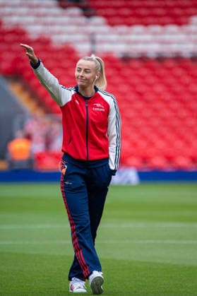 Liverpool ENGLAND MAY 16 : Chloe Kelly (18 Arsenal) acknowledging the fans during pitch walk during the WSL match between Liverpool and Arsenal, Anfield on 16th May 2026 in Liverpool England (Photo by Clare Overfield Sports Press Photo) Copyright: xClarexOverfieldx xSPPx Sportspressphoto_SPR147591