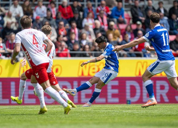 Soccer, Men, Season 2025 2026, 3 Liga 38 Matchday , SSV Jahn Regensburg FC Energie Cottbus, Jannis Boziaris Energie Cottbus scores the goal to 0 1 against Felix Strauss Regensburg and Leopold Wurm Regensburg , 16 05 2026, Copyright: xSebastianxRäppold MatthiasxKochx