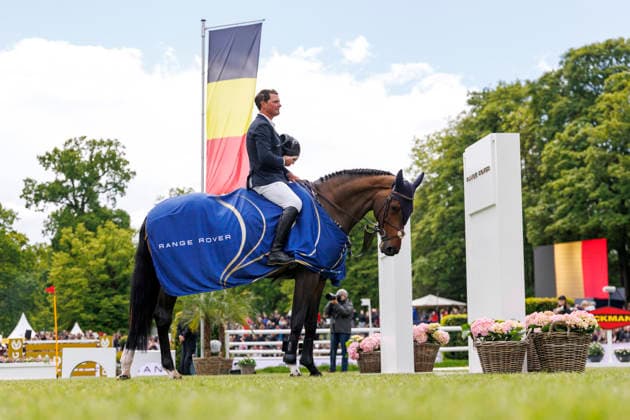 HAMBURG Al Shira aa 95 German Jumping and Dressage DERBY 2026, HAMBURG Al Shira aa 95 German Jumping and Dressage DERBY 2026 VAN OLST Mike BEL , Comme Elle Faut Odth Z Prize giving ceremony Al Shira aa Derby Tour Range Rover presents CSI4 Grand Prix Int jumping competition with jump off 1 50 m Hamburg, Jenischpark, Derby Park Klein Flottbek 16 May 2026