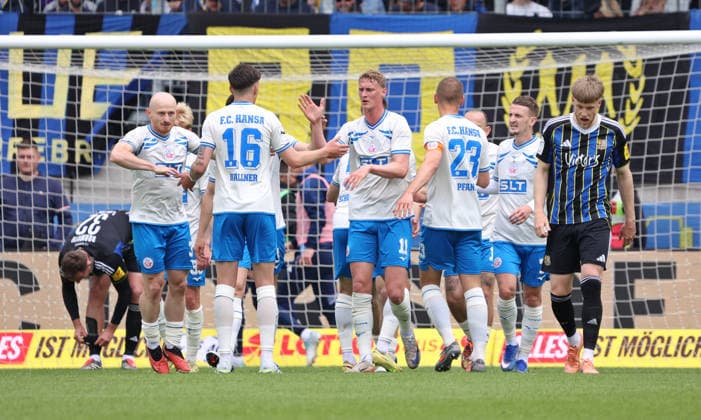 16 05 2026, Soccer, Men, 3 League, Season 2025 2026, 1 FC Saarbrücken FC Hansa Rostock, Goal celebration of FC Hansa Rostock after the goal to 0 1 by Maximilian Krauß FC Hansa Rostock Saarbrücken Ludwigsparkstadion Saarland Germany DEU Copyright: xFabianxKleerx