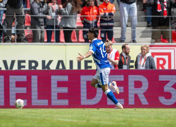 Soccer, Men, Season 2025 2026, 3 Liga 38 Matchday , SSV Jahn Regensburg FC Energie Cottbus, Jannis Boziaris Energie Cottbus , Cheering after goal to 0 1, 16 05 2026, Copyright: xSebastianxRäppold MatthiasxKochx