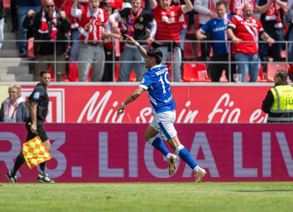 Soccer, Men, Season 2025 2026, 3 Liga 38 Matchday , SSV Jahn Regensburg FC Energie Cottbus, Jannis Boziaris Energie Cottbus , Cheering after goal to 0 1, 16 05 2026, Copyright: xSebastianxRäppold MatthiasxKochx