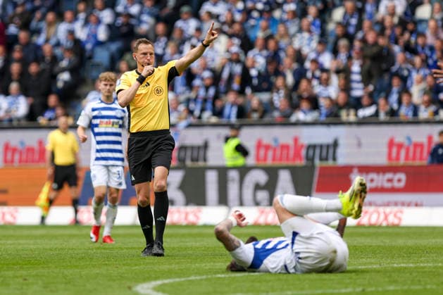 16 05 2026, GER, Soccer, Men, 3 Liga, Season 2025 2026, MSV Duisburg Viktoria Köln Referee Martin Petersen gestures, gestures and facial expressions Duisburg schauinsland reisen Arena Nordrhein Westfalen Germany Copyright: xAdrianxSchlüterx