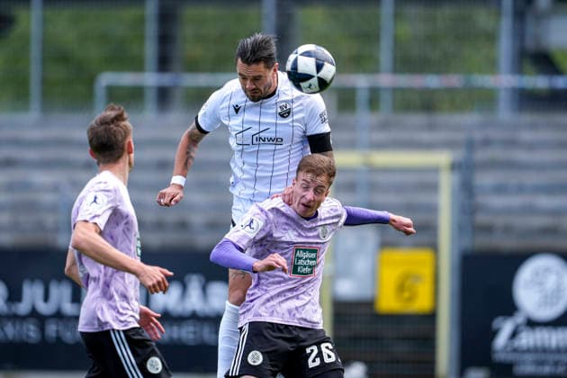 from left Pascal Testroet SVS, 37 , Tim Steinmetz Homburg, 26 , header, header duel, match scene, duel in the air, action, action, 16 05 2026, Sandhausen Germany , Football, Regionalliga Südwest, SV Sandhausen FC 08 Homburg xozx