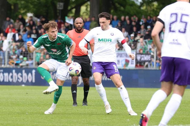 16 05 2026, Football, Men, Third League, 38 Matchday 3 League Season 2025 2026 FC Schweinfurt 05 FC Erzgebirge Aue From left Nico Grimbs FC Schweinfurt 05, 05 vs Marcel Bär Erzgebirge Aue, 15 Schweinfurt Riedel Bau Arena im Sachs Stadio Bayern Unterfranken Germany
