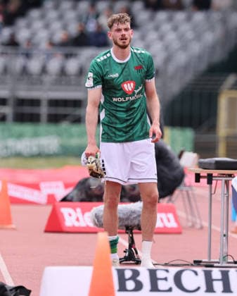Scheinfurt, 16 05 2026, Sachs Stadion, Soccer, 3 Liga, Matchday 38, 1 FC Schweinfurt vs FC Erzgebirge Aue , In the picture Luca Trslic 18, Schweinfurt has to be treated for an injury and substituted a little later , Only for journalistic use Only for editorial use , DFB DFL regulations prohibit any use of photographs as image sequences and or quasi video , Picture Point
