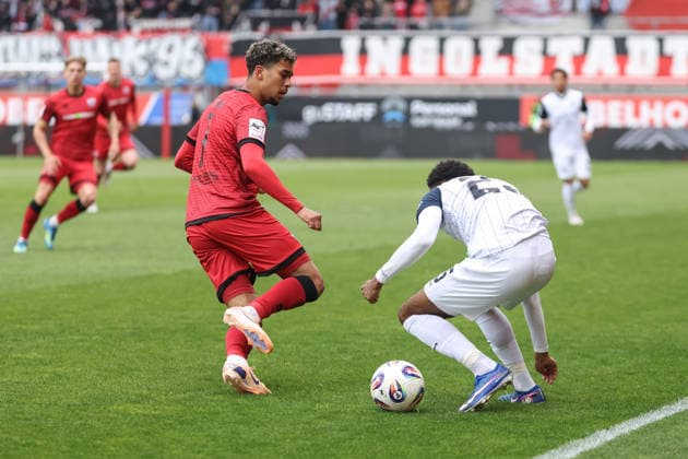 3 Liga FC Ingolstadt 04 SV Waldhof Mannheim duel Battle for the ball Yann Sturm 7, FCI Ba Sanoussy 25 SVWM 3 Liga FC Ingolstadt 04 Season 2025 2026 SV Waldhof Mannheim