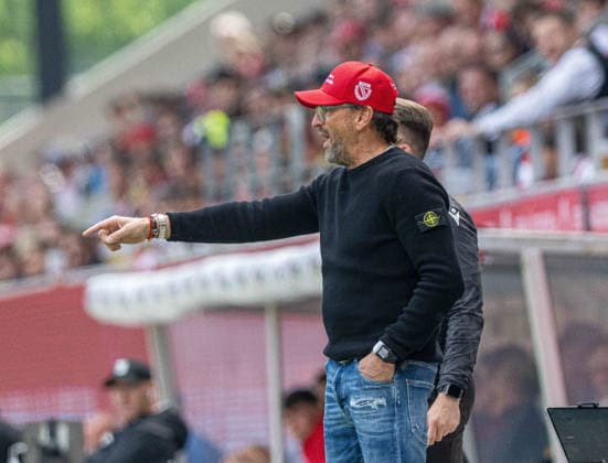 Soccer, Men, Season 2025 2026, 3 Liga 38 Matchday , SSV Jahn Regensburg FC Energie Cottbus, Coach Claus Dieter Pele Wollitz Energie Cottbus , 16 05 2026, Copyright: xSebastianxRäppold MatthiasxKochx