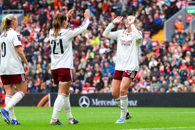 Liverpool FC Women v Arsenal FC women - Women s Super League 25 26 Arsenal FC women s Mariona Caldentey scores their teams second goal of the match and celebrates with team against Liverpool Women - Women s Super League 16.05.2026 Liverpool Anfield Stadium United Kingdom Copyright: xZacharyxLockex