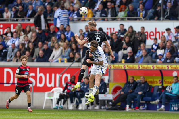 16 05 2026, GER, Football, Men, 3 Liga, Season 2025 2026, MSV Duisburg Viktoria Köln Lars Dietz Viktoria Köln and Lex Tyger Lobinger MSV Duisburg in the battle for the ball Duisburg schauinsland reisen Arena Nordrhein Westfalen Germany Copyright: xAdrianxSchlüterx