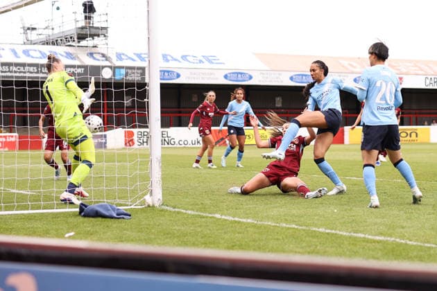 West Ham United gegen Manchester City WSL 16. Mai 2026, London Womens Super League West Ham United gegen Manchester City Jade Rose von Manchester City erzielt das erste Tor Foto Jacques Feeney Offside London UK  Copyright: xJacquesxFeeneyx xOffsidexOffside
