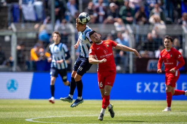 Duel between Nico Blank Stuttgarter Kickers, 15 and Marius Kunde SG Sonnenhof Großaspach, 16 , Stuttgarter Kickers vs SG Sonnenhof Großaspach, Soccer, Regionalliga Suedwest, Matchday 34, 16 05 2026 Stuttgart Degerloch Baden Wuerttemberg Germany Copyright: xkolbert-press PhilipxZieglerx