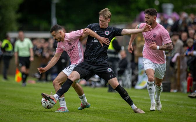 Soccer, Season 2025 2026, Regionalliga West, 16 05 2026, Matchday 34, Men, 1 FC Bocholt pink vs RW Oberhausen black v l Marvin Lorch 1 FC Bocholt , Simon Ludwig RW Oberhausen , Cedric Euschen 1 FC Bocholt , Bocholt Stadion am Huenting Nordrhein Westfalen Germany 260516_fb_1fc-bocholt_rw-oberhausen_52258