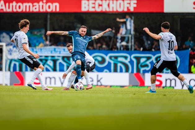 v l Niko Kijewski SC Verl, 19 , Tobias Knost SC Verl, 21 , Lasse Fassmann TSV 1860 Muenchen, 33 , Berkan Taz SC Verl, 10 GER, SC Verl vs TSV 1860 Muenchen, Soccer, 3 Liga, 38 Matchday, Season 2025 2026, 16 05 2026 DFL Regulations prohibit any use of photographers as image sequences and or quasi video GER, SC Verl vs TSV 1860 Muenchen, Fußball, 3 Liga, 38 Spieltag, Spielzeit 2025 2026, 16 05 2026 Verl Copyright: xEibner-Pressefoto JanxRollingerx EP_JSK