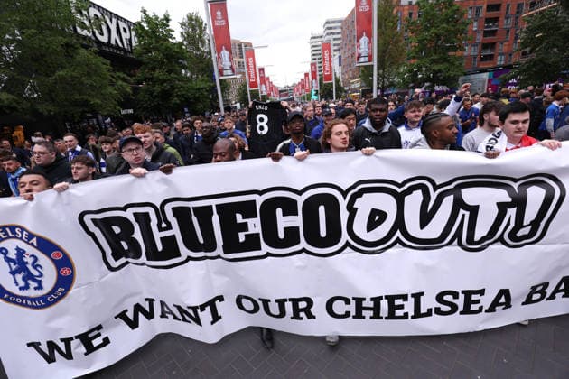 FA-Cup-Finale 2026 16. Mai 2026, London Emirates FA-Cup-Finale Chelsea gegen Manchester City Chelsea-Fans protestieren gegen Besitzer BlueCo Foto Charlotte Wilson Offside London UK  Copyright: xCharlottexWilsonx xOffsidexOffside