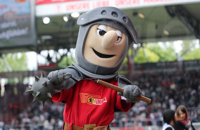 Mascot knight club with new costume facelifting action upper body sports football soccer Bundesliga men DFL 34 matchday season 2025 2026 16 05 2026 1 FC Union Berlin FCU vs FC Augsburg FCA DFL regulations prohibit any use of photographs as image sequences and or quasi video