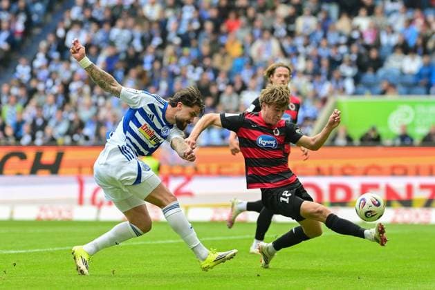 3 Liga MSV Duisburg Viktoria Köln FOR EDITORIAL PURPOSES ONLY p Soccer 3 Liga MSV Duisburg Viktoria Köln on 16 05 26 at the Schauinsland Reisen Arena in Duisburg Lex Tyger Lobinger Duisburg Duisburg Duisburg Copyright JakobxKlos Copyright: JakobxKlos doc85vdgklzypj14nqu8gz4 ,EDITORIAL USE ONLY Copyright: JakobxKlos