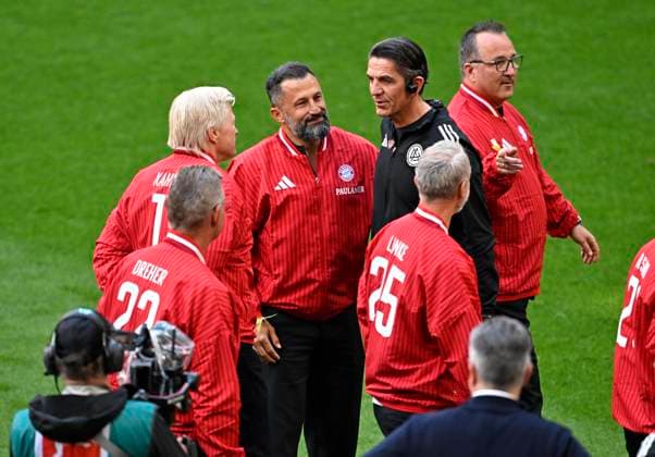 16 05 2026, Soccer Bundesliga 2025 2026, Matchday 34, FC Bayern Munich 1 FC Cologne, in the Allianz Arena Munich, Referee Deniz Aytekin Oberasbach ends his refereeing career, Hasan Salihamidzic and Oliver Kahn both Bayern Munich celebrate the referee, DFL and DFB regulations prohibit any use of photographs as image sequences and or quasi video