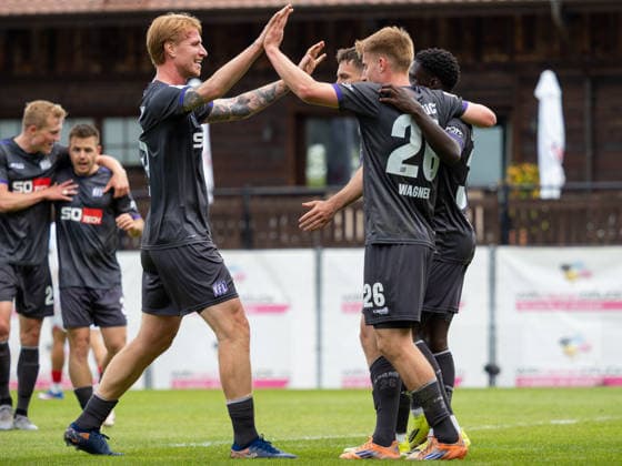 Bjarke Jacobsen VfL Osnabrueck, 15 congratulates Fridolin Wagner VfL Osnabrueck, 26 to 0 2 GER, VfB Stuttgart II vs VfL Osnabrueck, Football, 3 Bundesliga, 38 Matchday, Season 2025 2026, 16 05 2026 GER, VfB Stuttgart II vs VfL Osnabrueck, Football, 3 Bundesliga, 38 Matchday, Season 2025 2026, 16 05 2026 Aspach Copyright: xEibner-Pressefoto CarstenxSchwerx EP_CSG