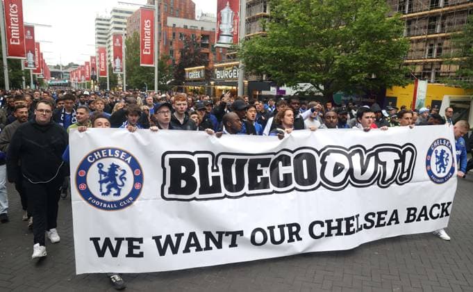 The Emirates FA Cup Final 2026 - Chelsea FC v Manchester City FC LONDON, ENGLAND, MAY 16: Chelsea FC fans protest about the Chelsea FC ownership group BlueCo on Wembley Way ahead of the match in The Emirates FA Cup Final 2026 match between Chelsea FC v Manchester City FC at Wembley Stadium, London, England, on May 16. (Photo by Daniel Weir) London Wembley Stadium England Copyright: xDanielxWeir SportsxPressxPhotox Sportspressphoto_SPR147723