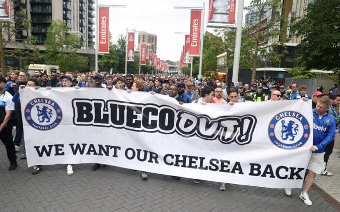 The Emirates FA Cup Final 2026 - Chelsea FC v Manchester City FC LONDON, ENGLAND, MAY 16: Chelsea FC fans protest about the Chelsea FC ownership group BlueCo on Wembley Way ahead of the match in The Emirates FA Cup Final 2026 match between Chelsea FC v Manchester City FC at Wembley Stadium, London, England, on May 16. (Photo by Daniel Weir) London Wembley Stadium England Copyright: xDanielxWeir SportsxPressxPhotox Sportspressphoto_SPR147729