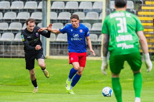 Yannik Schloeßer Bonner SC, 11 in duel with Amin Bouzraa Wuppertaler SV, 37 on the touchline Wuppertaler SV vs Bonner SC, Soccer, Regionalliga West, Matchday 34, Season 2025 26, 16 05 2026, Wuppertaler SV vs Bonner SC, Soccer, Regionalliga West, Matchday 34, Season 2025 26, 16 05 2026 Wuppertal Copyright: xEibner-Pressefoto LukasxBaldygax EP_LBA