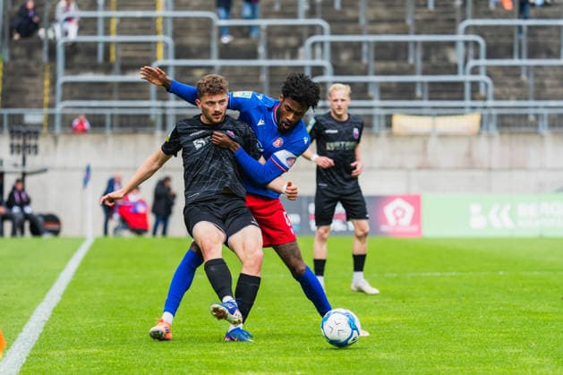 Robin Bird Bonner SC, 18 in duel with Dominic Duncan Wuppertaler SV, 06 Wuppertaler SV vs Bonner SC, Football, Regionalliga West, Matchday 34, Season 2025 26, 16 05 2026, Wuppertaler SV vs Bonner SC, Football, Regionalliga West, Matchday 34, Season 2025 26, 16 05 2026 Wuppertal Copyright: xEibner-Pressefoto LukasxBaldygax EP_LBA