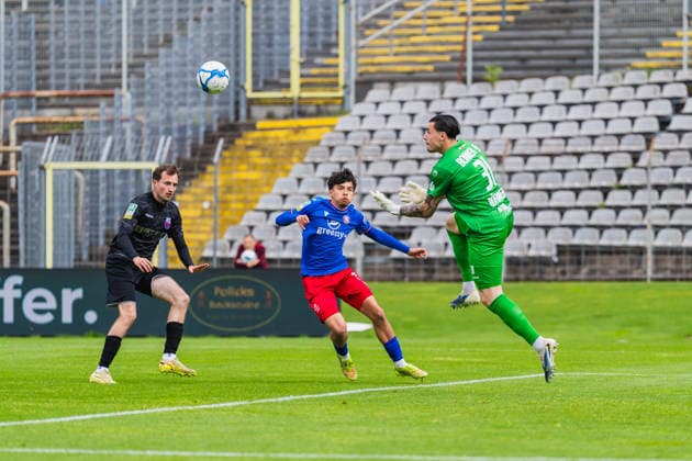 Yannik Schloeßer Bonner SC, 11 and Ronay Arabaci Wuppertaler SV, 31 come too late, Elias Boerdner Bonner SC, 31 catches the ball Wuppertaler SV vs Bonner SC, Football, Regionalliga West, Matchday 34, Season 2025 26, 16 05 2026, Wuppertaler SV vs Bonner SC, Football, Regionalliga West, Matchday 34, Season 2025 26, 16 05 2026 Wuppertal Copyright: xEibner-Pressefoto LukasxBaldygax EP_LBA