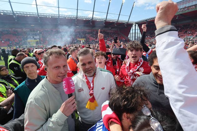 Sebastian Lemke Präsident Cottbus , Cottbus steigt in die 2. Bundesliga auf. Jahn Regensburg-Energie Cottbus , Fußball , 3.Liga , in dem JahnStadion, in Regensburg , Bayern , Deutschland. Mai 16 , 2026 . Photo by: Davide Elias IPA Photo Pressefoto DENL Copyright: xDavidexEliasx