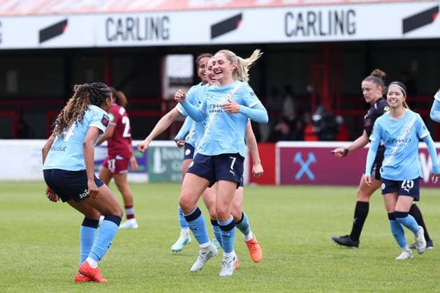 London, , 16th May 2026. Laura Coombs (C) of Manchester City Women celebrates after scoring to make it 4-1 during the West Ham United Women vs Manchester City Women Barclays Women s Super League match at Chigwell Construction Stadium, London. Picture credit should read: Paul Terry Sportimage EDITORIAL USE ONLY. No use with unauthorised audio, video, data, fixture lists, club league logos or live services. Online in-match use limited to 120 images, no video emulation. No use in betting, games or single club league player publications. SPI_021_PT_West_Ham_W_Man_City_W SPI-4804-0021