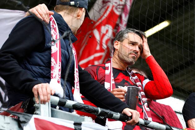 16 05 2026, xavx, Fußball 3 Liga, SV Wehen Wiesbaden TSG Hoffenheim U23 v l Emotional farewell of record player and club legend Sascha Mockenhaupt SV Wehen Wiesbaden with the fans on the fence DFL DFB REGULATIONS PROHIBIT ANY USE OF PHOTOGRAPHS as IMAGE SEQUENCES and or QUASI VIDEO Wiesbaden